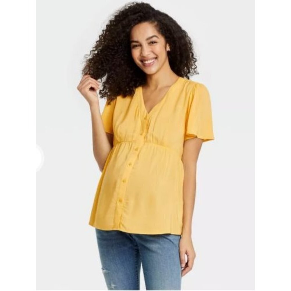 NWT Isabel Maternity Butter‎ Yellow Short Sleeve Top - Medium